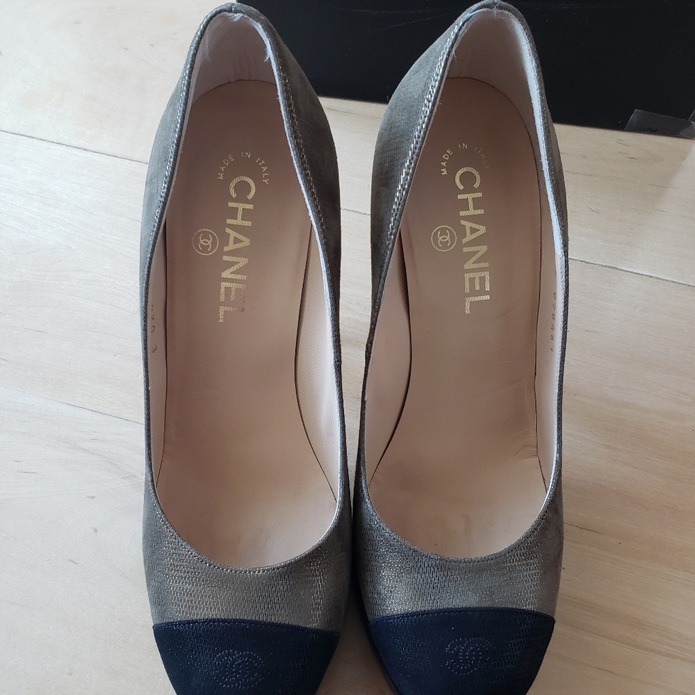 sold ✅Chanel Two-tone Round Cap Toe Escarpins Pumps 39.5 - Picture 8 of 10